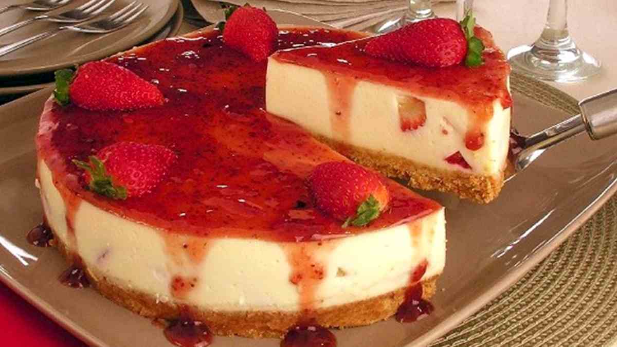 cheesecake-com-cobertura-de-morango